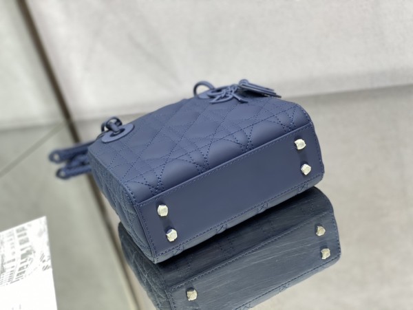 Handbag  Dior  size  17 cm