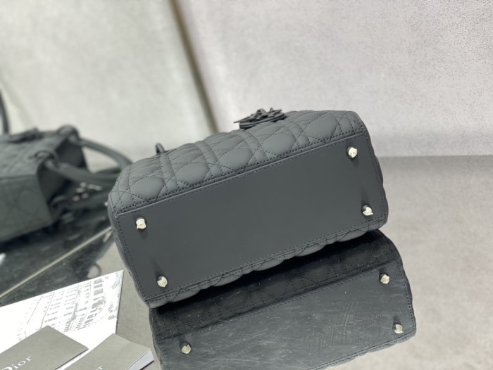 Handbag  Dior  size  24 cm