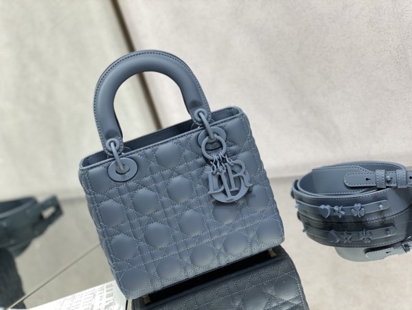 Handbag  Dior  size  20 cm