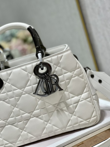  Handbag  Dior 1202 size 31×31×11 cm
