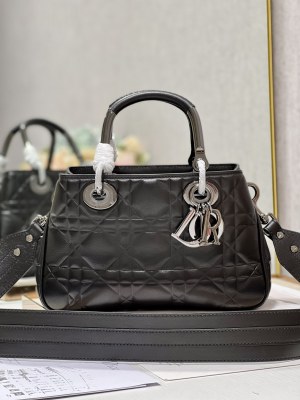  Handbag  Dior 1202  size 28×28×9.5 cm