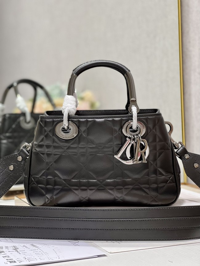  Handbag  Dior 1202  size 28×28×9.5 cm