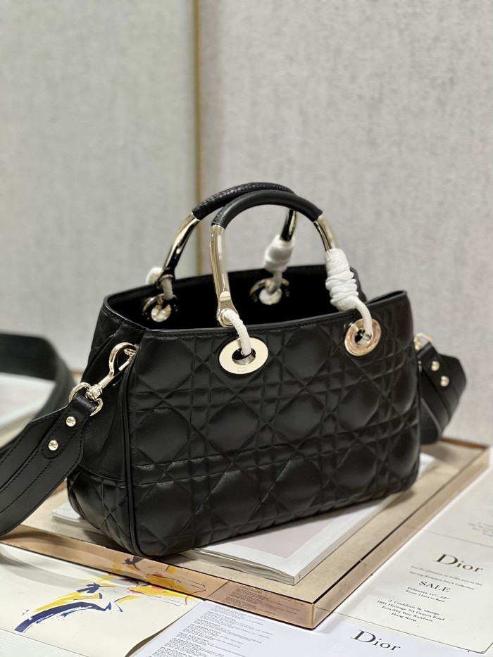  Handbag  Dior 1202  size  31×31×11 cm