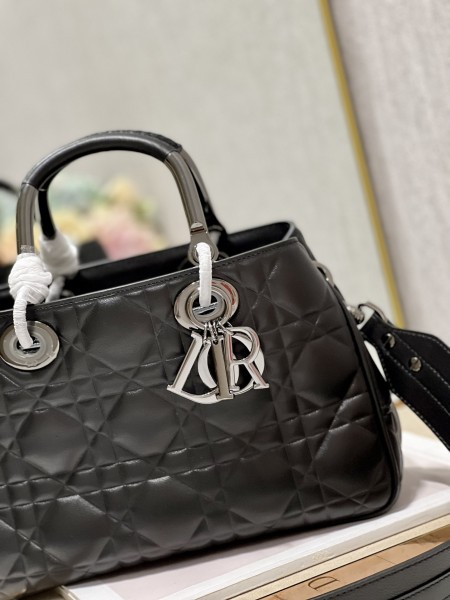  Handbag  Dior 1202  size 31×31×11 cm