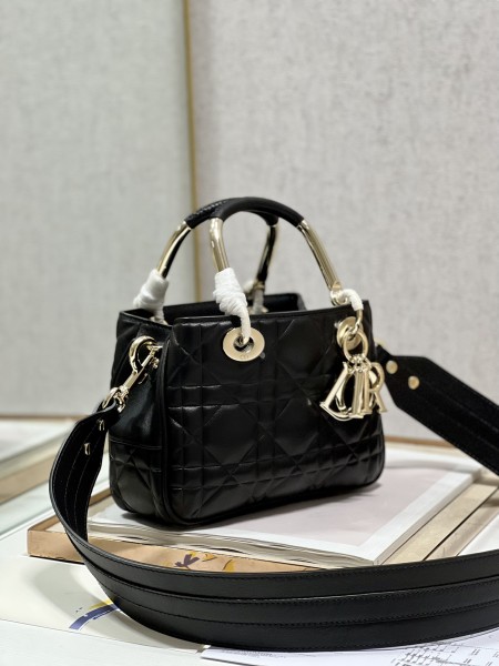 Handbag  Dior 1202 size 23×26×8 cm