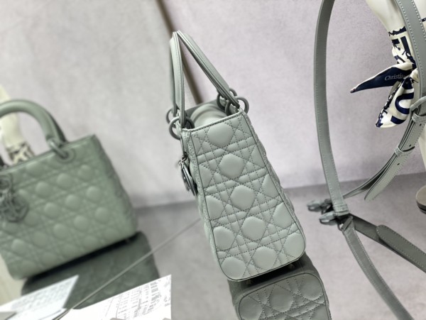 Handbag  Dior  size 24 cm