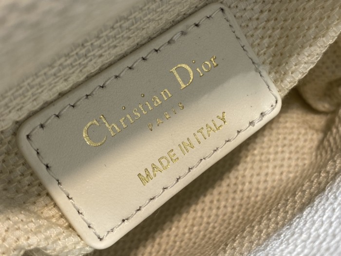 Handbag  Dior  size 12*10*5 cm