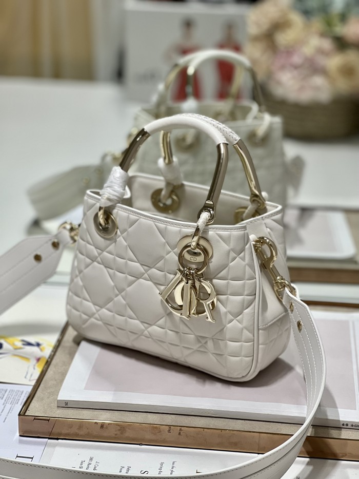 Handbag  Dior  1202  size  23×26×8 cm