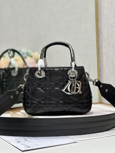 Handbag  Dior  1202 size 23×26×8 cm
