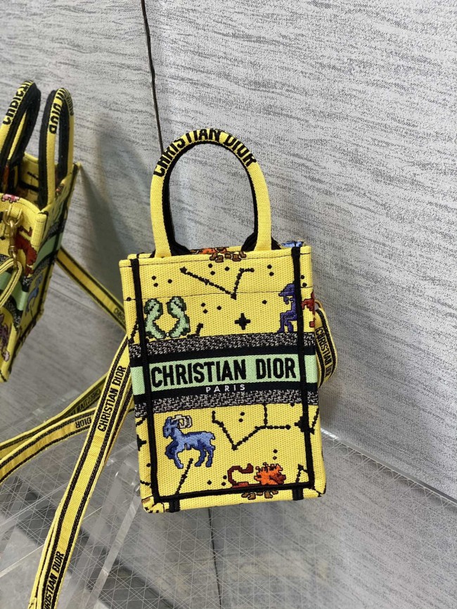 Handbag  Dior  size 13.5*5*18 cm 