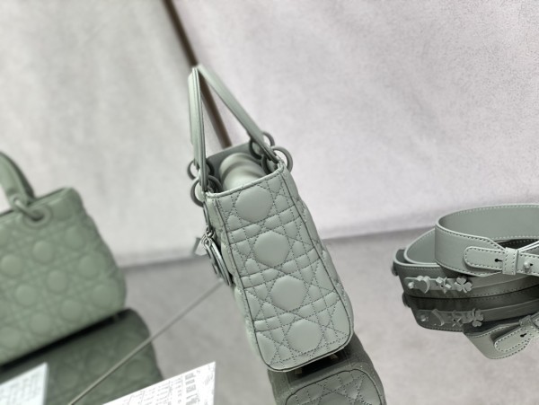 Handbag  Dior size 20 cm