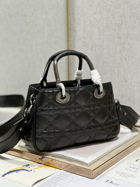  Handbag  Dior 1202  size 28×28×9.5 cm