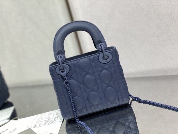 Handbag  Dior  size  17 cm