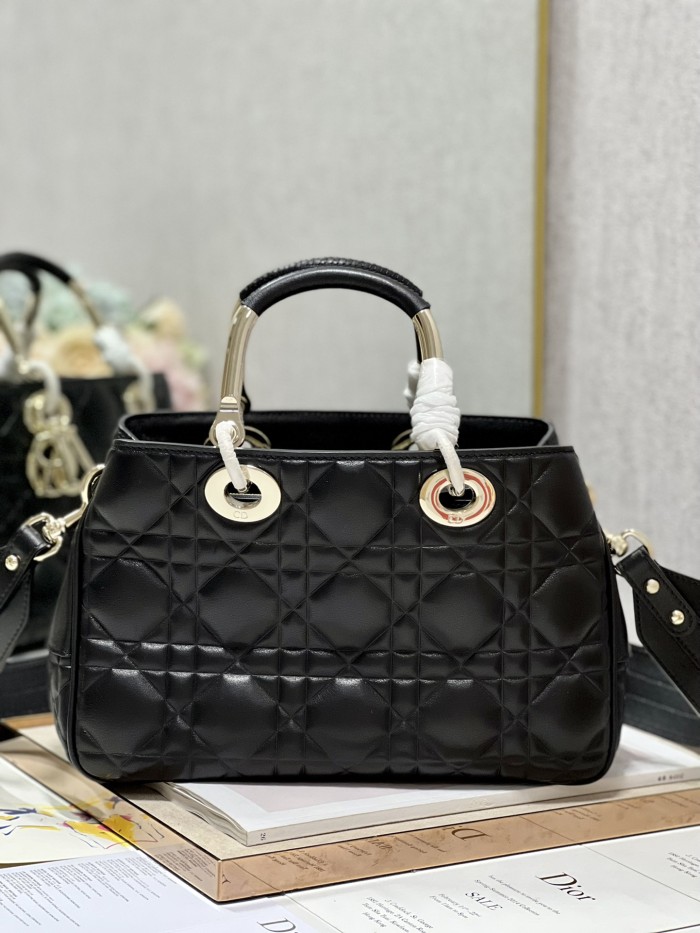  Handbag  Dior 1202  size  31×31×11 cm