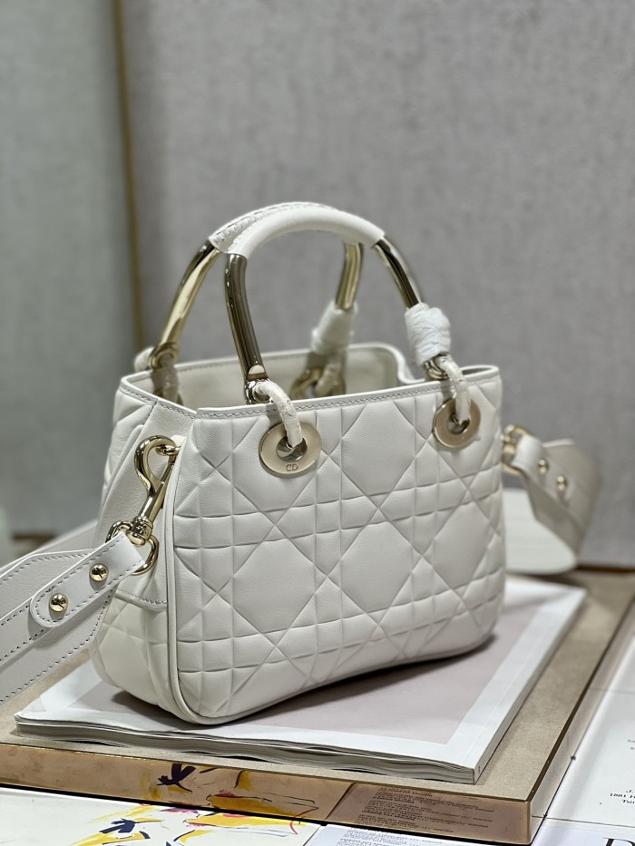 Handbag  Dior  1202  size  23×26×8 cm