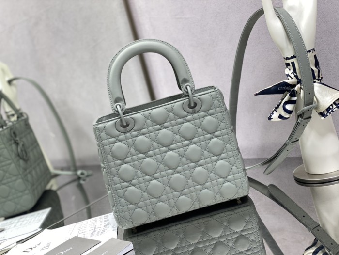 Handbag  Dior  size 24 cm