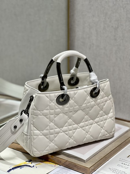  Handbag  Dior 1202 size 31×31×11 cm