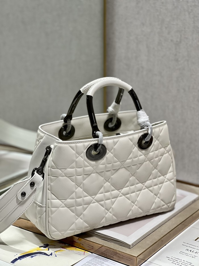  Handbag  Dior 1202 size 31×31×11 cm