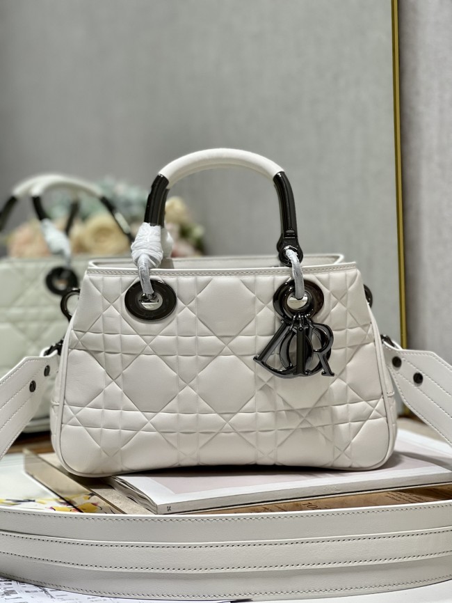Handbag  Dior 1202 size  28×28×9.5 cm
