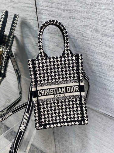 Handbag  Dior size  13.5*5*18 cm