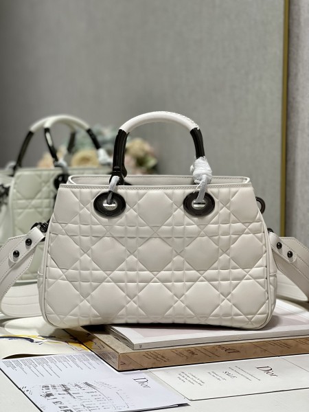  Handbag  Dior 1202 size 31×31×11 cm