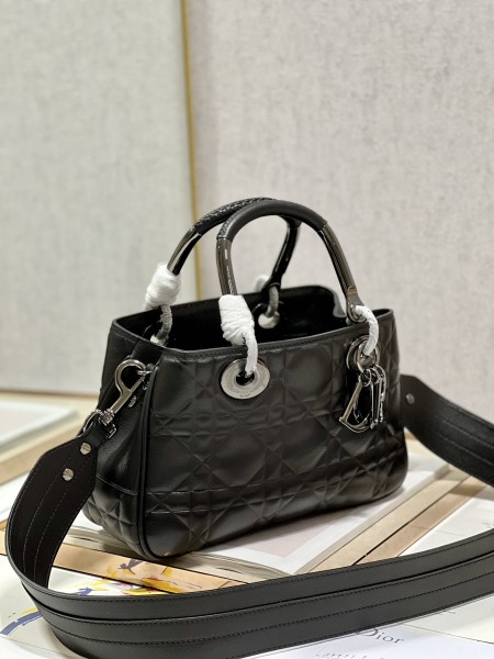  Handbag  Dior 1202  size 28×28×9.5 cm