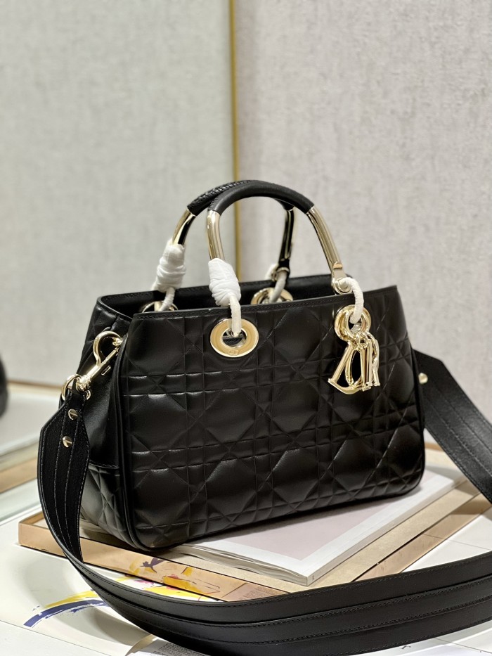  Handbag  Dior 1202  size  31×31×11 cm