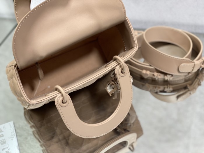 Handbag  Dior  size  20 cm