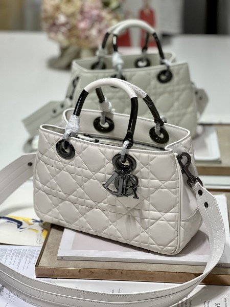  Handbag  Dior 1202 size 31×31×11 cm