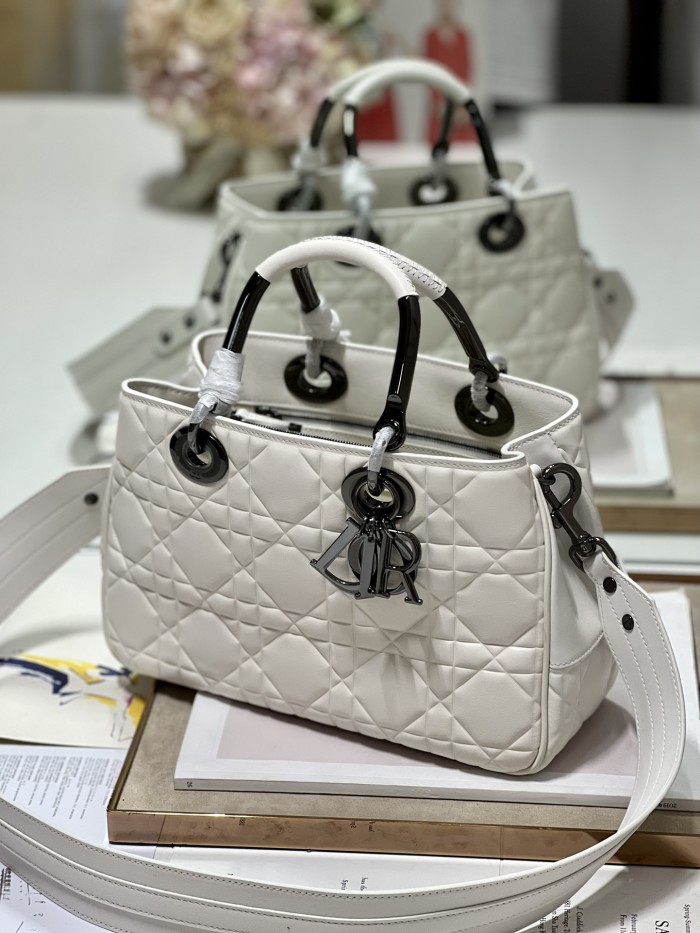  Handbag  Dior 1202 size 31×31×11 cm