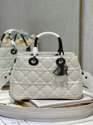  Handbag  Dior 1202 size 31×31×11 cm