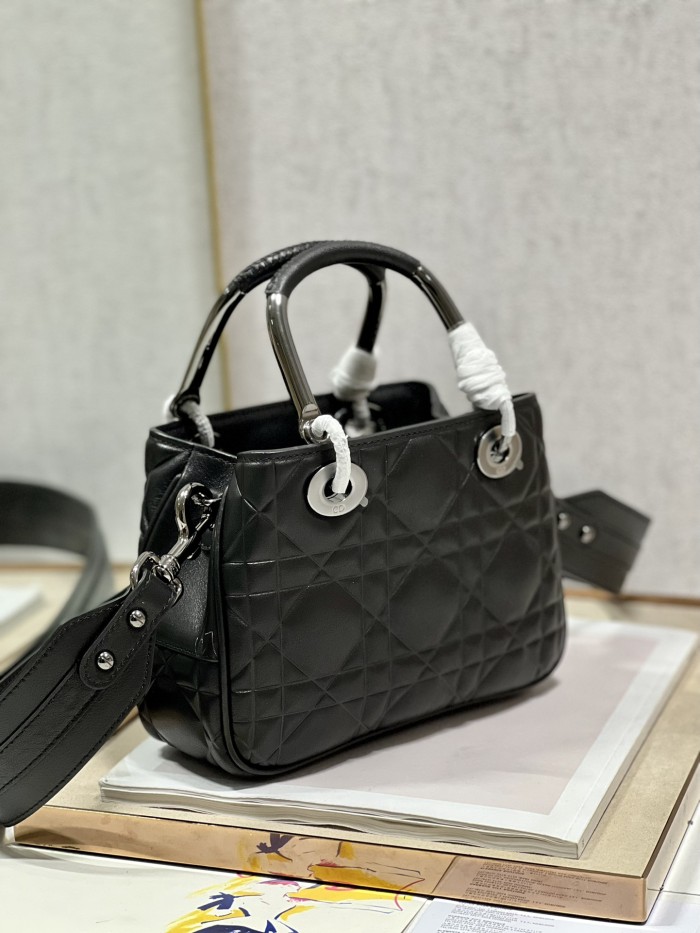 Handbag  Dior  1202 size 23×26×8 cm