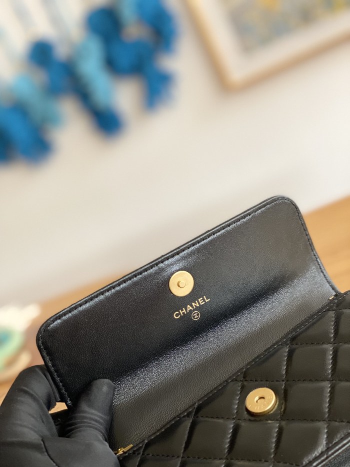 Handbag  Chanel 81238 size 16 cm