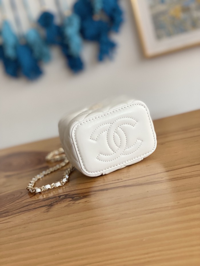 Handbag  Chanel  81241 size  10.5  8.5  7 cm