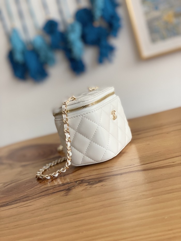 Handbag  Chanel  81241 size  10.5  8.5  7 cm