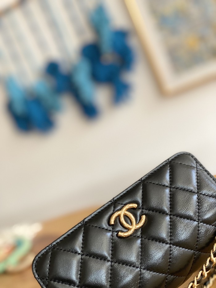 Handbag  Chanel 81238 size 16 cm