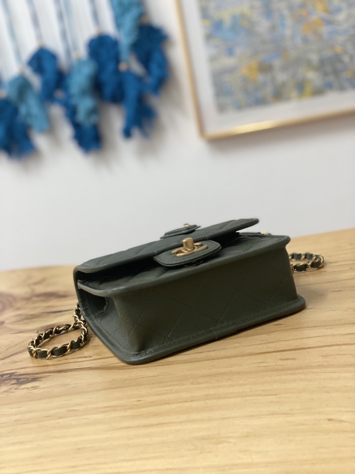  Handbag  Chanel AS3652 size  17x20.5x6 cm