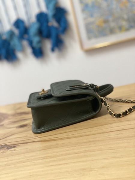  Handbag  Chanel AS3652 size  17x20.5x6 cm