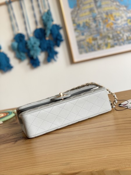  Handbag  Chanel  112  size  25 cm