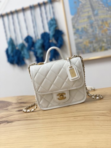  Handbag  Chanel AS3652 size 17x20.5x6 cm