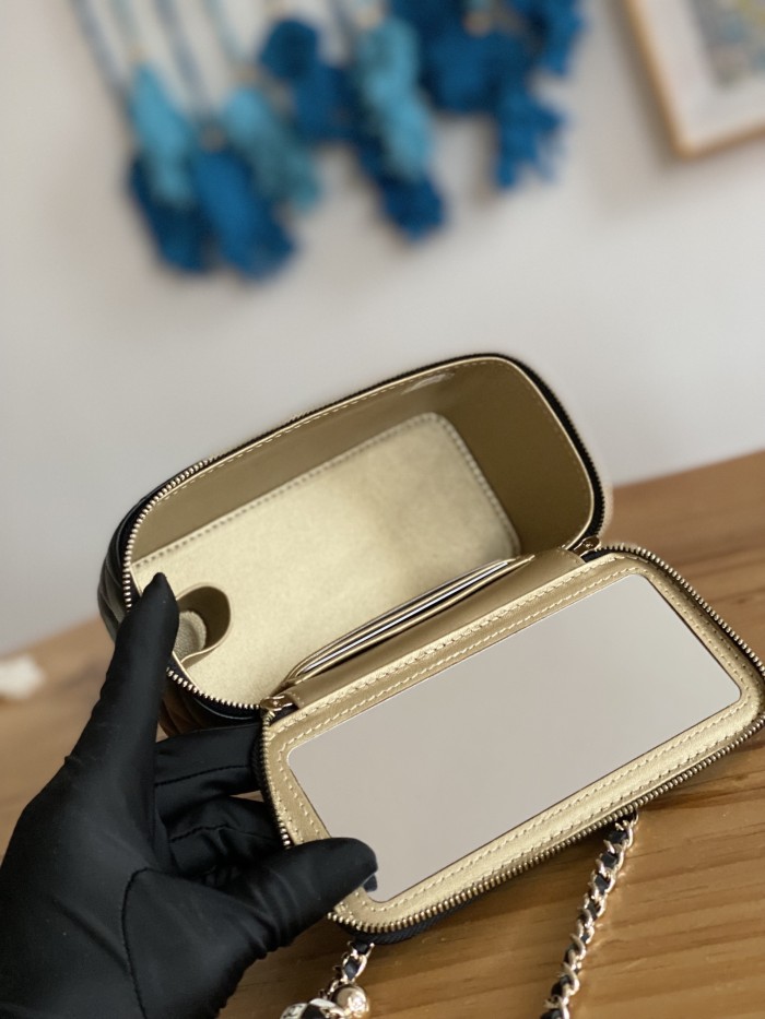 Handbag  Chanel 81242 size 17 cm