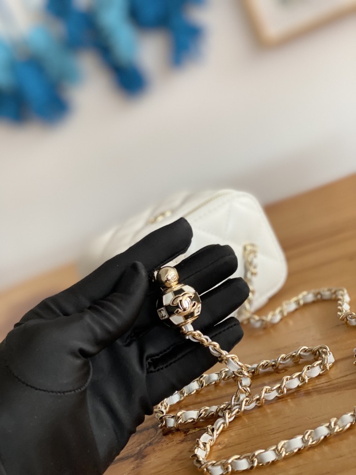 Handbag  Chanel  81241 size  10.5  8.5  7 cm