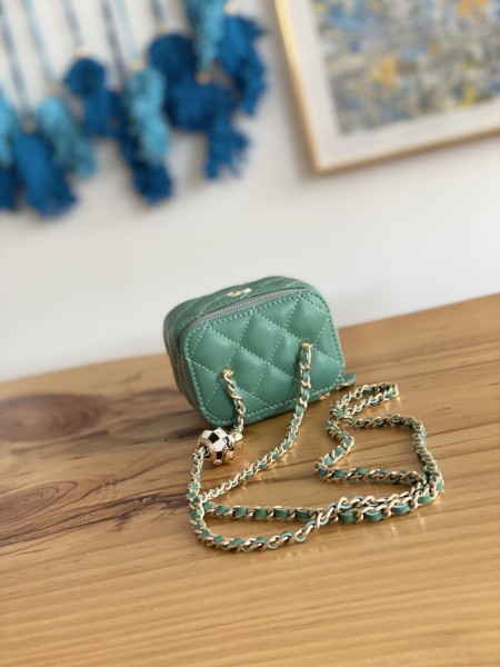 Handbag  Chanel  81241 size  10.5  8.5  7 cm