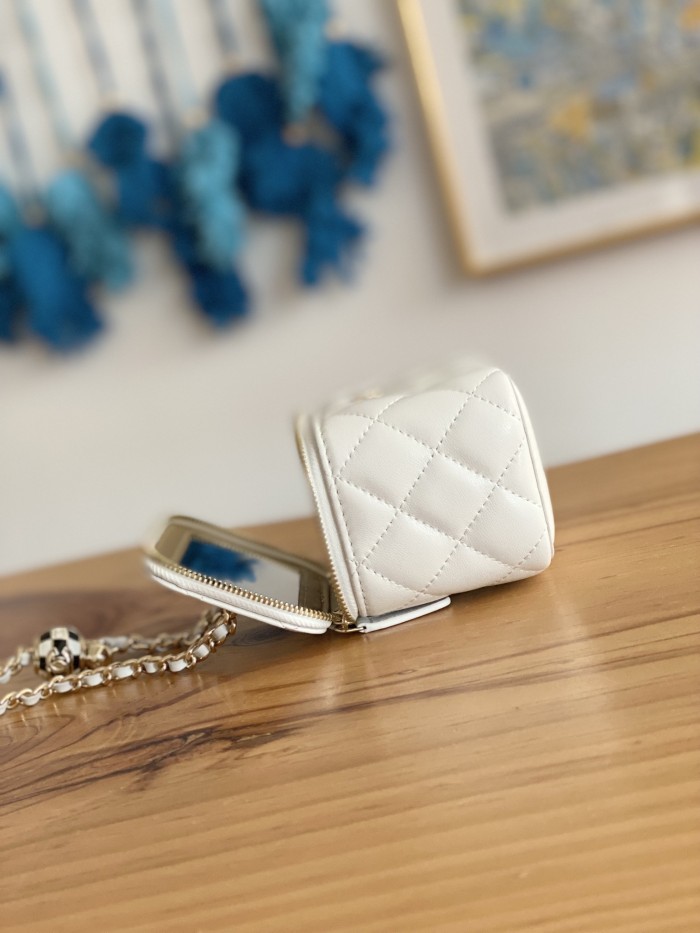 Handbag  Chanel  81241 size  10.5  8.5  7 cm