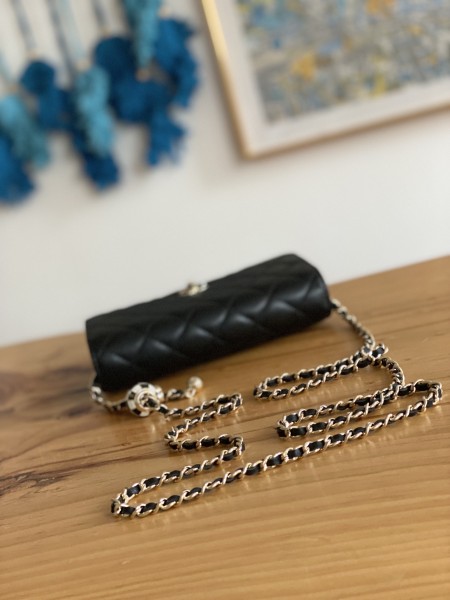 Handbag  Chanel 81240 size  19 cm