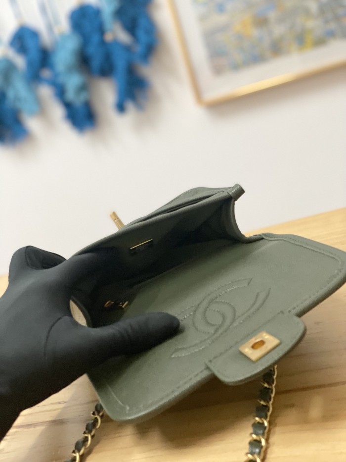  Handbag  Chanel AS3652 size  17x20.5x6 cm