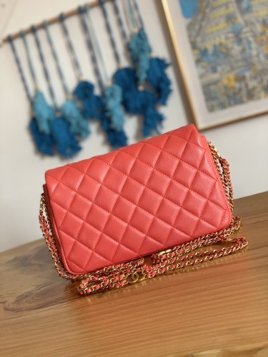  Handbag  Chanel size 16x24x8 cm