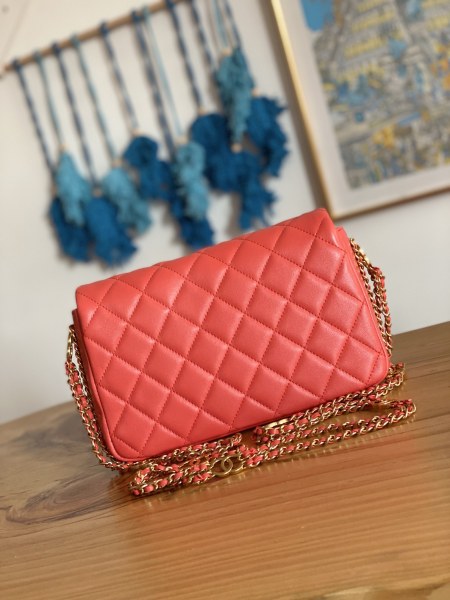  Handbag  Chanel size 16x24x8 cm