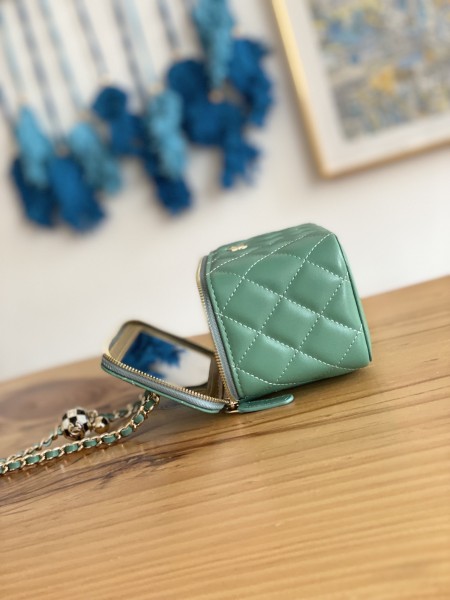 Handbag  Chanel 81242 size 17 cm