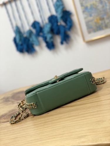 Handbag  Chanel AS3757  size 14.5x20x6.5 cm